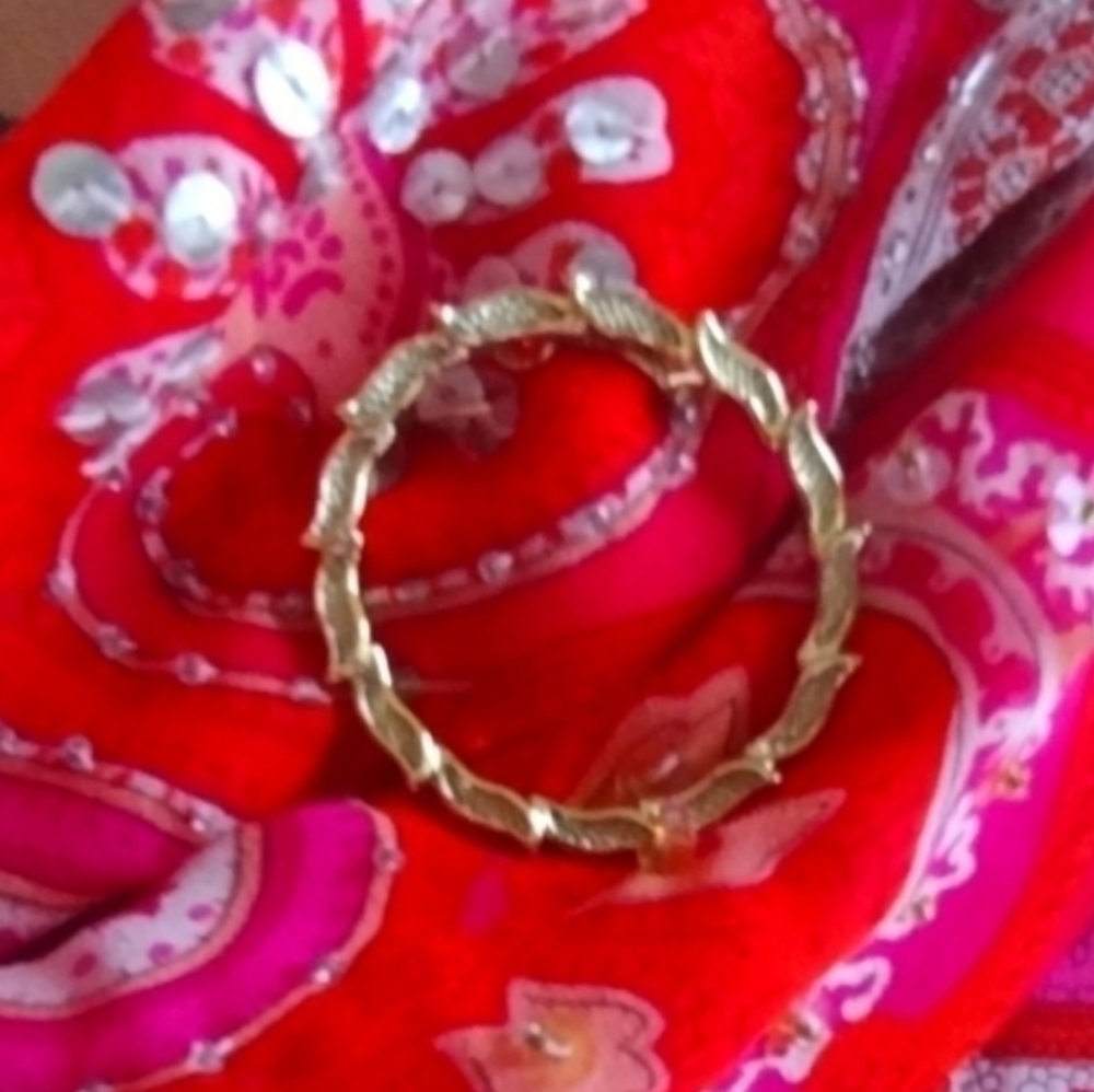 Vintage Gerrys Wreath Style Brooch